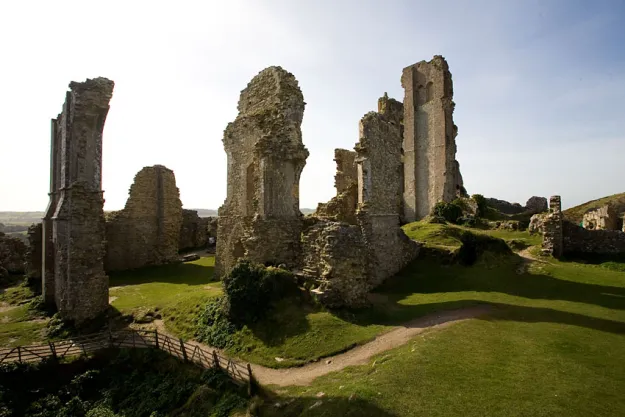 corfe castle ruins