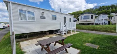 2021 2 Bedroom Deluxe Caravan Sleeps 6 with WI