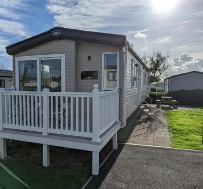 PEACEFUL HOMELY Caravan IN LOVELY CUL DE SAC Littlesea Haven