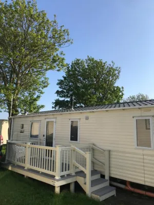 Holiday Caravan, Pebble Bank