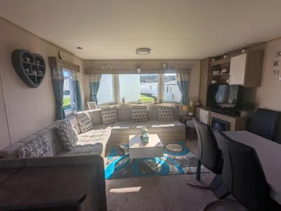 Caravan sleeps 8 at Littlesea, Weymouth