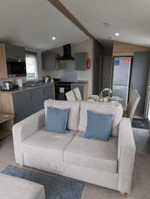 Stylish Modern Bright Caravan with Views sleeps 6 Littlesea 